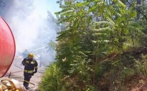 Veliki požar zahvatio brdo iznad Mostara, vatrogasci već satima gase vatru