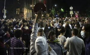 Policija spriječila demonstrante da uđu u hol Parlamenta Srbije