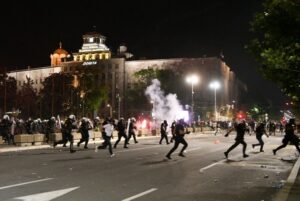 Policija munjevitom akcijom rastjerala demonstrante, više od 70 privedenih
