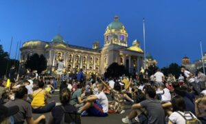 Protest u Beogradu: Mirno ispred skupštine