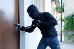 Lopovi provalili u kuću: Vlasnik povrijeđen, ukraden novac