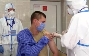 Ruska vakcina protiv korone puštena u civilni promet