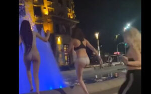 Nesvakidašnja scena ispred Skupštine: Djevojke se skinule i napravile haos u fontani VIDEO