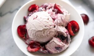 Oduševite goste, iznenadite ukućane: Sladoled sa jogurtom i višnjama idealan za ljeto