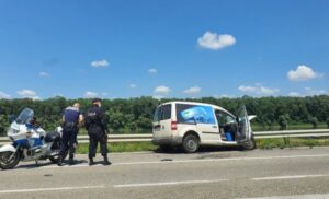 Nesreća na putu Brčko – Bijeljina: Saobraćaj se odvija usporeno nakon sudara dva auta