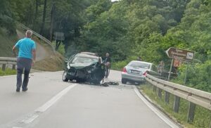 Stravičan sudar kod Banjaluke: Čovjek bez svijesti, intervenisali vatrogasci