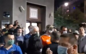 Demonstranti otjerali Borisa Tadića VIDEO
