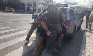 Talačka kriza: Naoružani muškarac oteo autobus sa 20 ljudi, policija na nogama
