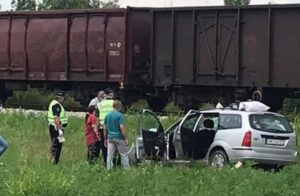 “Djeca su vrištala”: Svjedoci opisali jezive prizore nakon što je voz udario auto