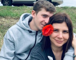 Posinku se zaklela na vječnu ljubav: Vladimir (20) napravio dijete maćehi i “razveo je” od svog oca FOTO