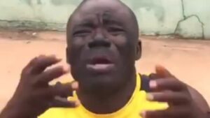 Hit na internetu: Uplakani Afrikanac na koljenima poručuje Pjaniću da ga voli