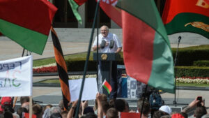 “Ni mrtav ne dam Bjelorusiju”: Lukašenko na koljenima pred ljudima