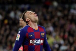 U katalonskom klubu problem za problemom: Fudbaler Barselone pijan slupao Ferari
