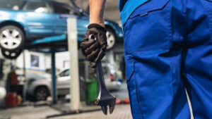 Banjalučanima lisice na ruke: Istukli vlasnika automehaničarske radnje
