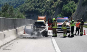 Buktinja obustavila saobraćaj! Vozači, oprez, na auto-putu vatra “progutala” automobil