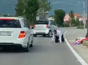 Kume, nemoj po rupama: Barjaktar ispao iz auta u svadbenoj koloni VIDEO