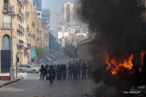 Opšti haos u Bejrutu: Demonstranti upali u ministarstvo spoljnih poslova VIDEO