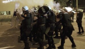 Haos u Pljevljima: Tuča zbog politike, policija hapsila nedužne, bacala ljude po putu, ima povređenih!