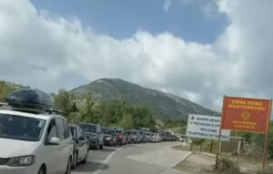 Ljeto u punom jeku: Nepregledne kolone turista iz BiH krenule u Crnu Goru VIDEO