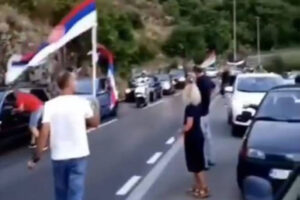 Ovo su čekali cijelo ljeto! Crnogorci priredili dirljiv doček onima koji su došli iz Srbije VIDEO
