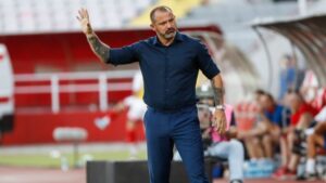 Moraće na “hlađenje” zbog crvenog kartona: Dejan Stanković ne vodi Zvezdu protiv Libereca