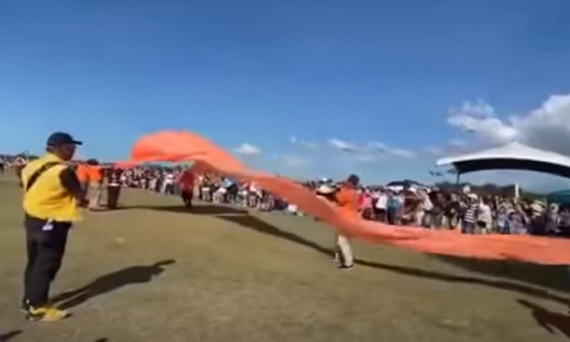 Strašan incident! Trogodišnjakinju vjetar odnio u vazduh dok je puštala zmaja VIDEO