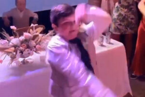 Simpatičan video: Dječak se rasplesao na sestrinoj svadbi i osvojio ljude na internetu