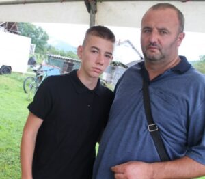 Toliko tuge na leđima dječaka! Dragan (15) u saobraćajki izgubio oca, majku i sestru