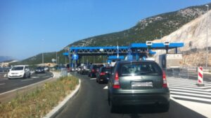 Vozači, strpljivo na ulazu u BiH: Duža kolona vozila formirana na ovom graničnom prelazu