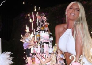 Glamurozno slavlje za 42. rođendan: Jelena Karleuša dobila interesantnu tortu FOTO
