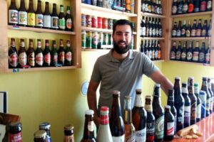 Neobičan hobi mladića iz Bijeljine: U jednoj sobi čuva 320 flaša piva iz cijelog svijeta