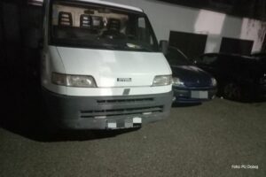 Sjeo za volan, a nije platio 32 kazne: Policija oduzela kombi osobi iz Teslića