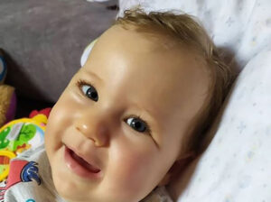 Lana pozdravlja naslađim osmijehom: Oglasila se majka bebe kojoj treba pomoć humanih ljudi da ozdravi FOTO