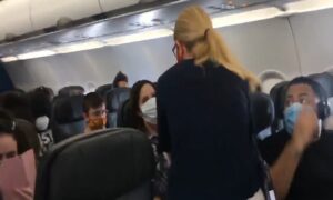 “Sram vas bilo”: Izbacili majku sa šestoro djece iz aviona, ovo je razlog VIDEO