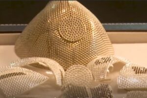 Od cijene se vrti u glavi: Draguljar pravi zaštitnu masku od zlata, prekrivenu dijamantima VIDEO