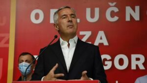 “Ne podnosim ostavku”: Đukanović poručio da ostaje predsjednik Crne Gore