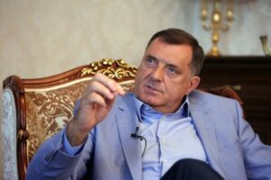Dodik: Po svim anketama građani Srpske žele da status traže van BiH
