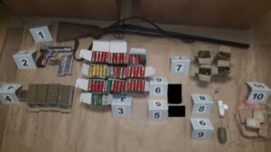 Krio mali arsenal: Policija kod osobe iz Stanara pronašla pištolj, dvije puške i metke