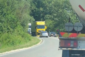 Strašan sudar automobila i kamiona: Jedna osoba poginula u saobraćajki kod Bijeljine