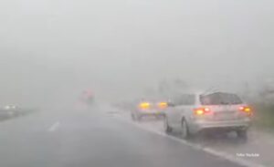 Vozači na mukama: Pogledajte kakvo je olujno nevrijeme zahvatilo Visoko VIDEO