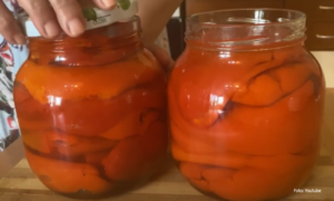 Polako treba spremati zimnicu: Brz i lak recept za paprike u medu iz tegle VIDEO