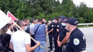 Ne daju građanima da prođu: Crnogorska policija sprečava susret braće na granici sa Srbijom