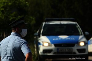 Sudar na putu Gradiška – Banjaluka: Vozač “pežoa” povrijeđen u saobraćajki