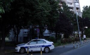 Policiju alarmirao dječak! Pronađeno tijelo mladića u stanu, konzumirao alkohol i drogu