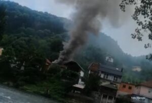 Vatrogasci na terenu: Gori kuća u Banjaluci VIDEO