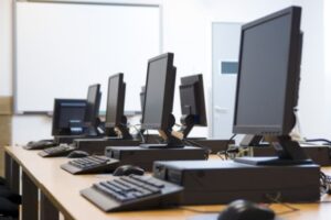Policija traga za počiniocima: Lopovi provalili u školu i odnijeli nove računare