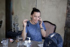 Ne odaje utisak da se stidi zbog pljačke: Romana u Srbiji dočekana kao da se vratila sa Evrovizije