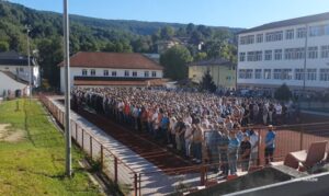 Velika tuga u Ključu: Rijeka ljudi se oprostila od supružnika Temimović i njihove bebe VIDEO