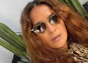 Salma Hajek se opet skinula: Glumica pokazala prepoznatljive raskošne obline FOTO