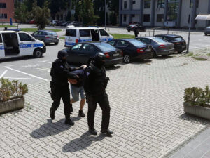 Prodavali drogu u Banjaluci: Uhapšeni u akciji “Skradin” predati Tužilaštvu FOTO